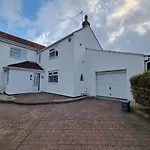 Kingsfield House By Cliftonvalley Apartments